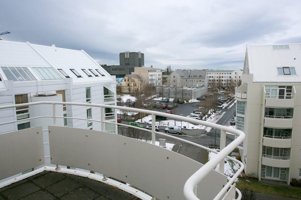 Апартаменты Penthouse Downtown With Free Parking Рейкьявик Экстерьер фото